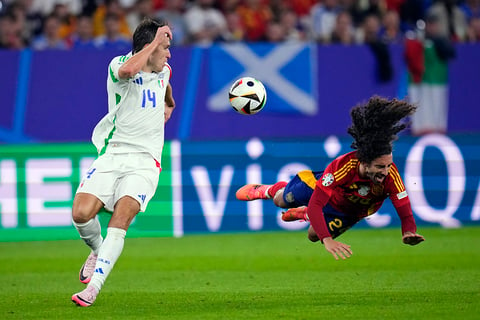 Federico Chiesa and Marc Cucurella battle for the ball